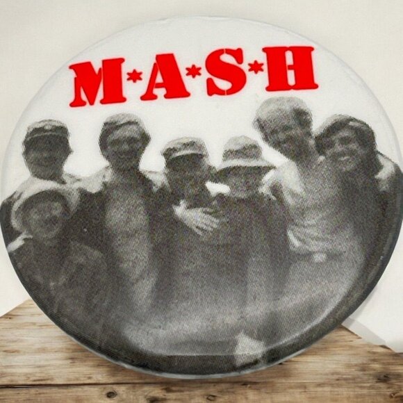 Vintage 1981 M.A.S.H. TV Show Pinback Button 1970s Sitcom MASH - Picture 1 of 6